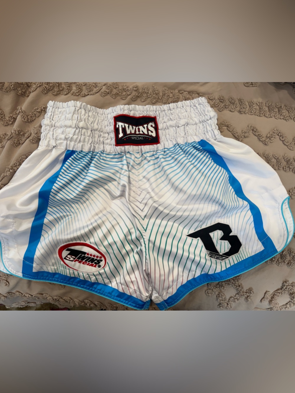 XL unisex Twins Special Muay Thai Shorts in White and Blue